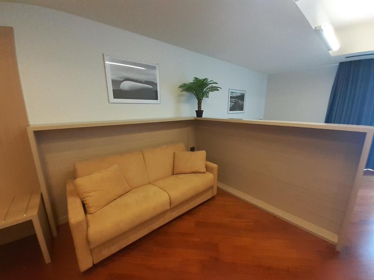 Open Space 53 Con Parcheggio In Struttura E Colazione Deliziosa 토리노 외부 사진